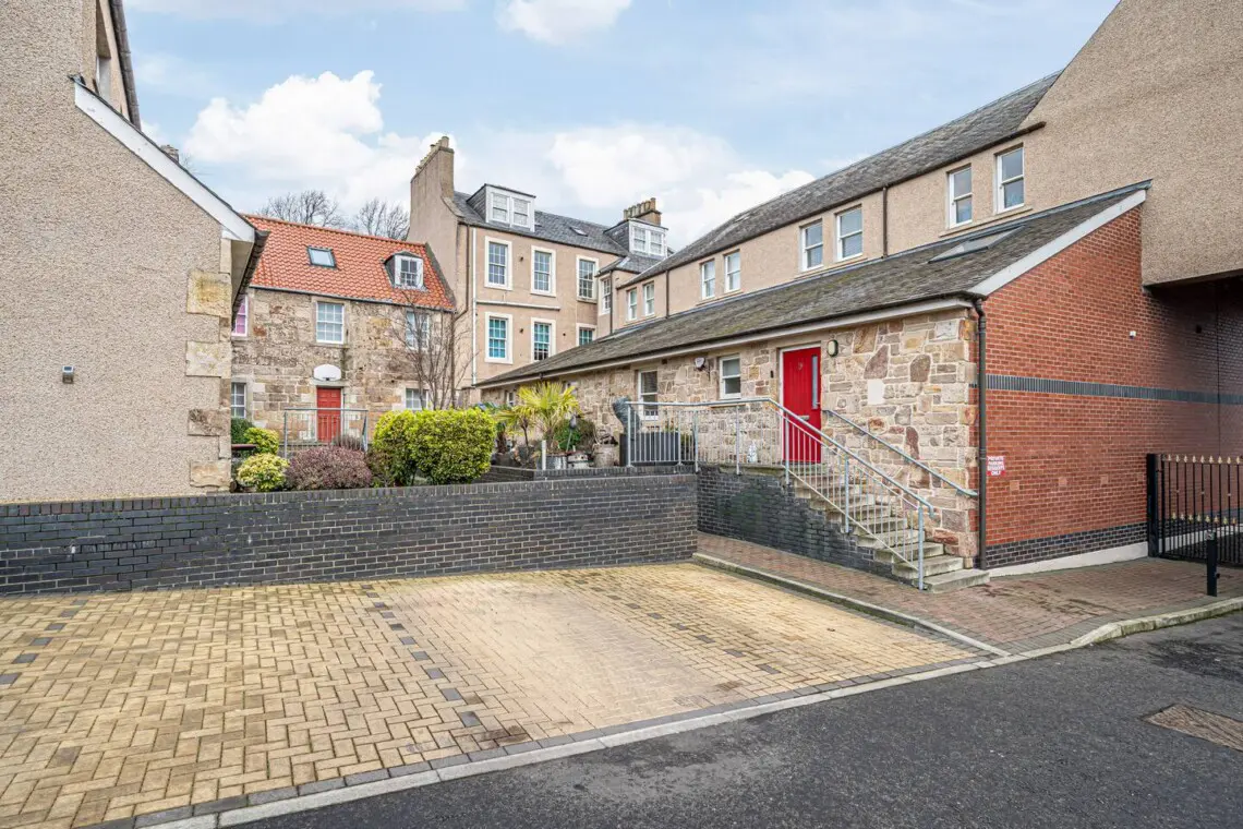 77e9a32e c012 4980 9a75 ea2a9c8b2c2b.jpg